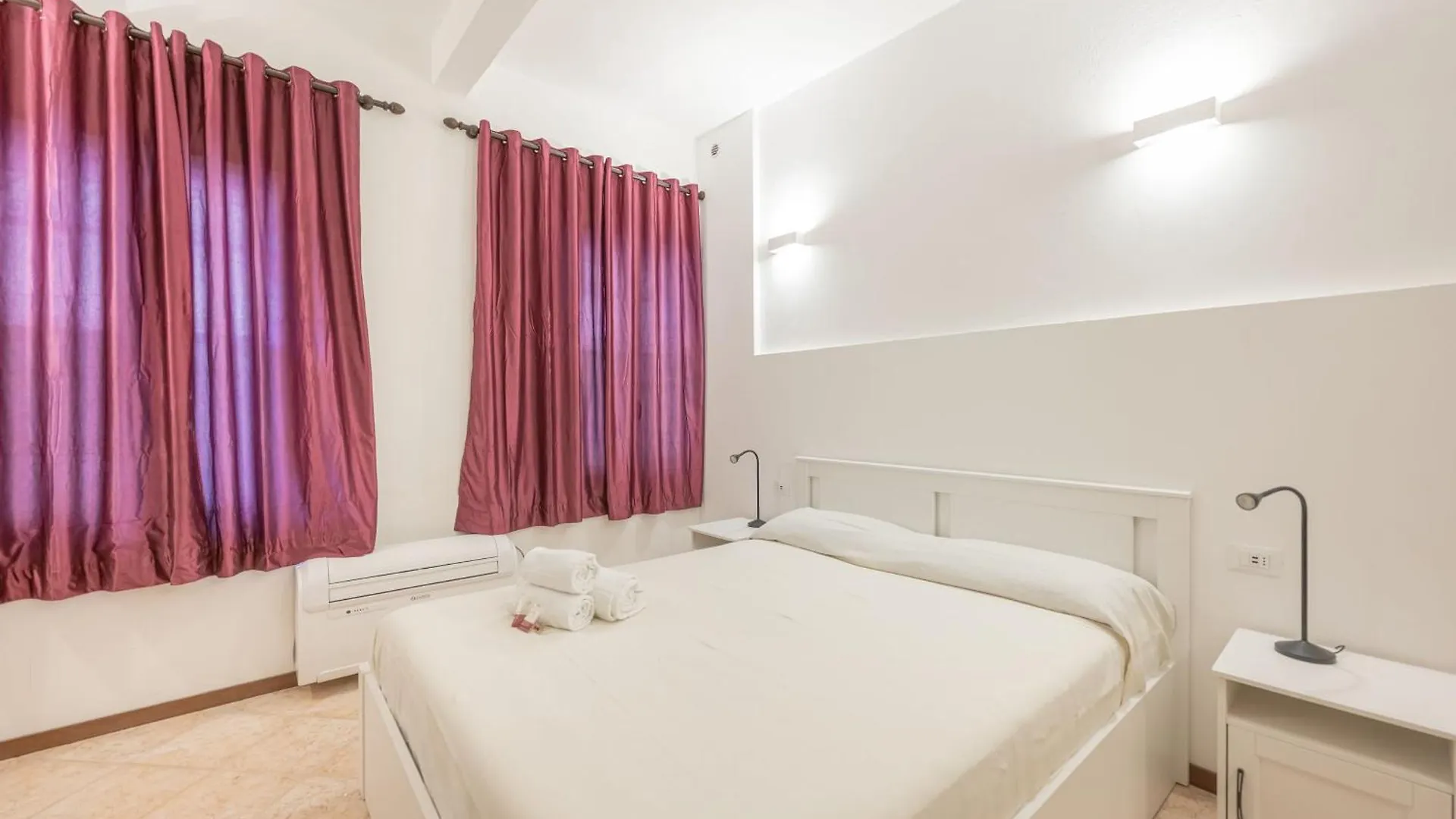 Casa Luna - Vicino Alla Stazione Dei Treni contacts